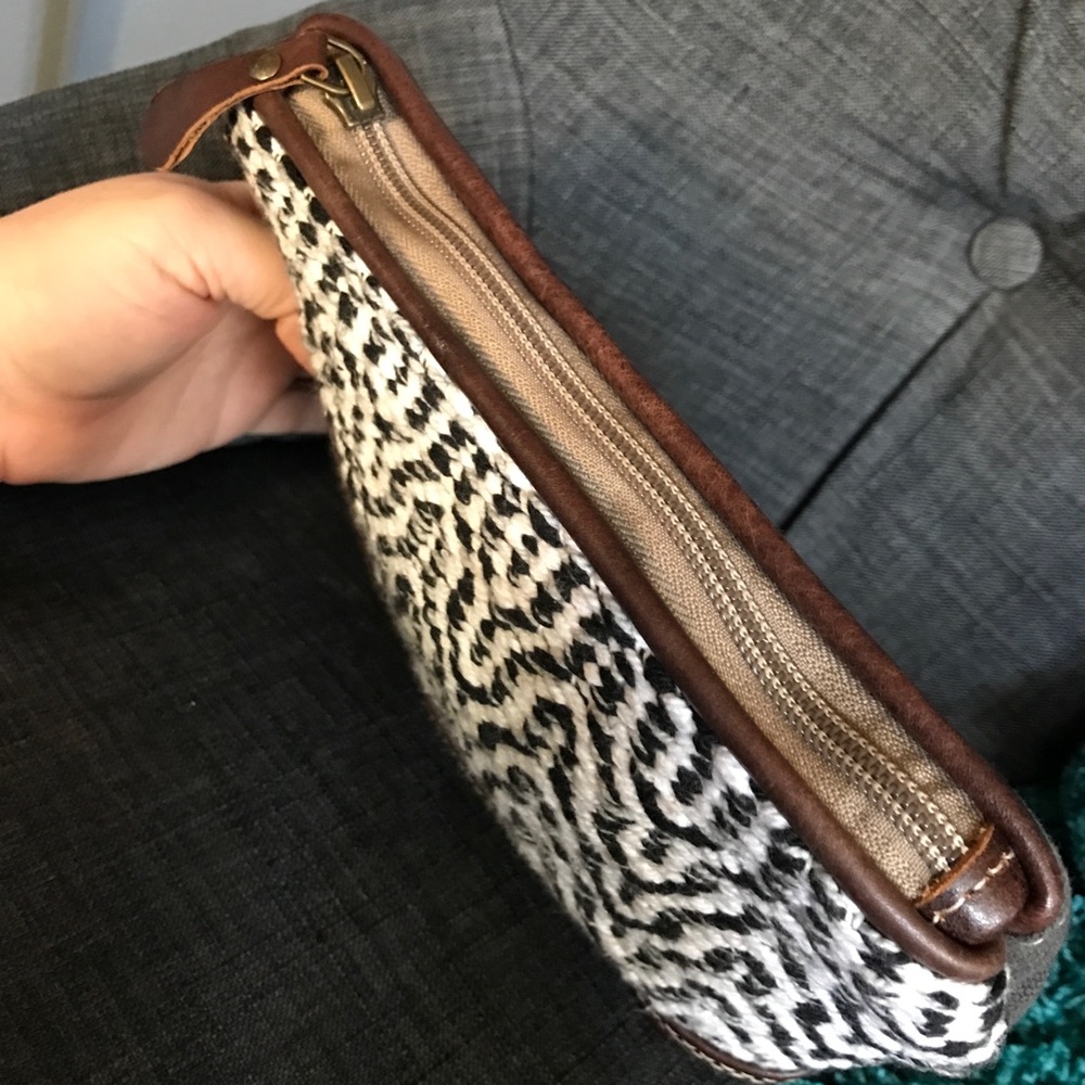 Myra Bag unique wristlet - Picture 7 of 15